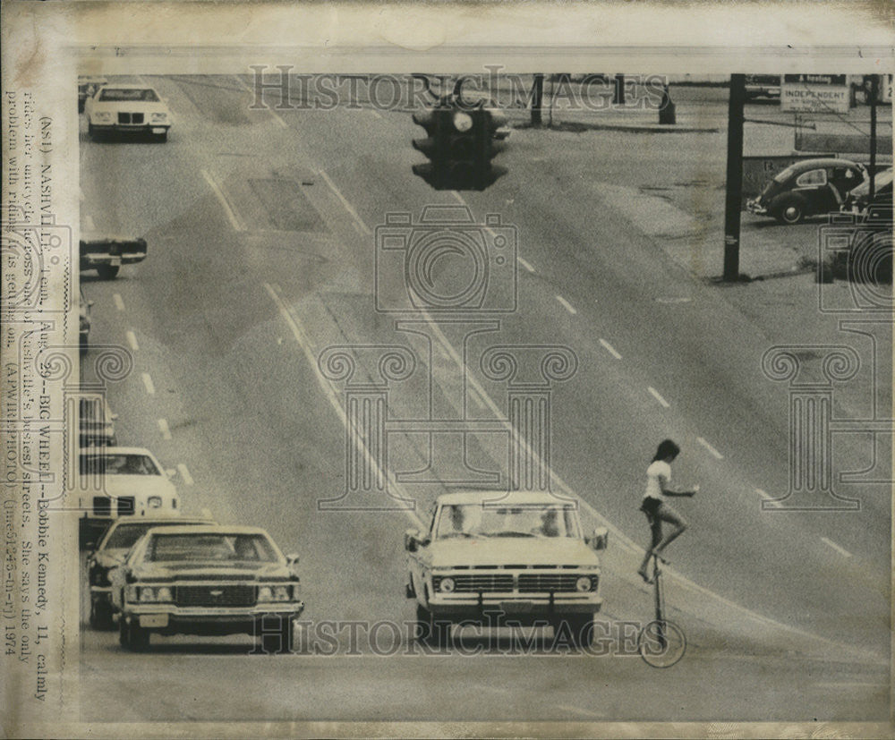 1974 Press Photo Bobbie Kennedy Unicycle Riding Nashville - Historic Images