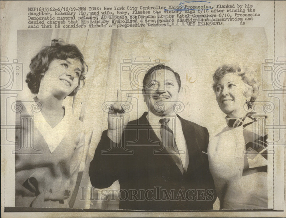 1969 Press Photo New York Mario Procaccino City Controller Rosemary Mary - Historic Images