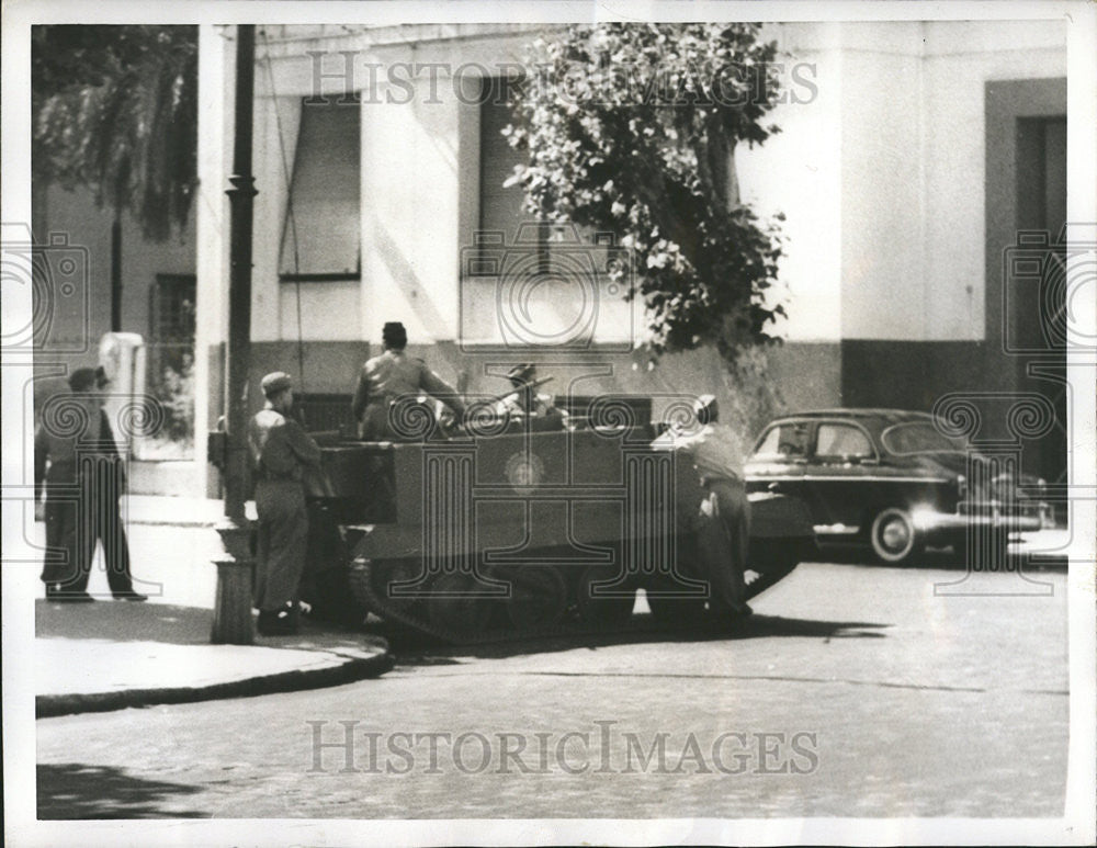 1955 Press Photo Argentinian Army Fights Strike Violence - Historic Images