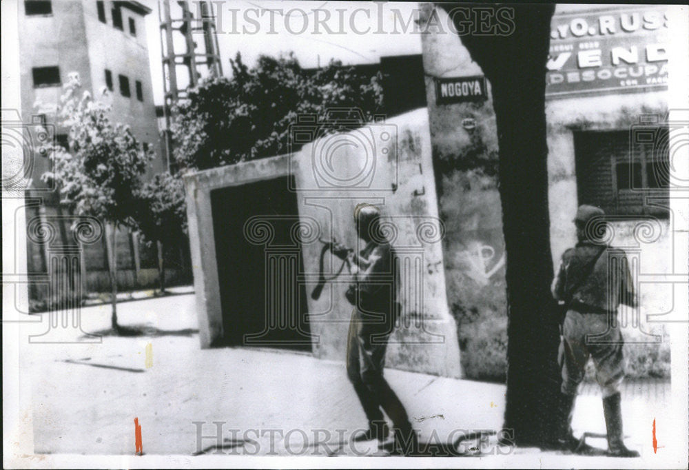 1962 Press Photo Government Police Villa de Voto jail Buenos Aires Argentina - Historic Images