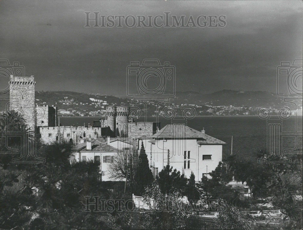 1974 Press Photo Three Squat Square Towers - Historic Images