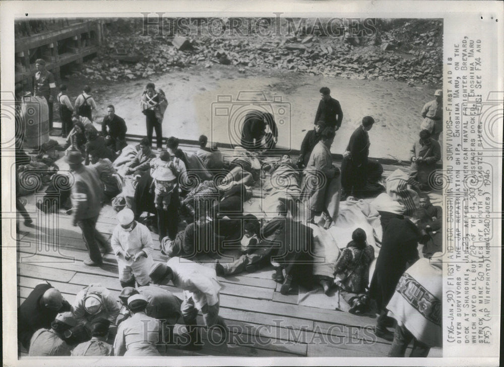 1946 Press Photo First Aid For Enoshima Maru Survivors - Historic Images