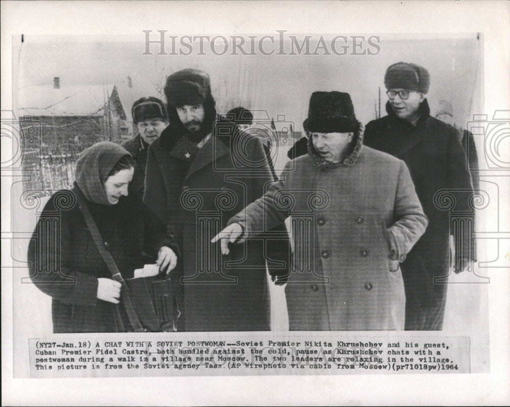 1964 Press Photo Nikita Khrushchev Cuban Fidel Castro Postwomen Moscow Soviet - Historic Images