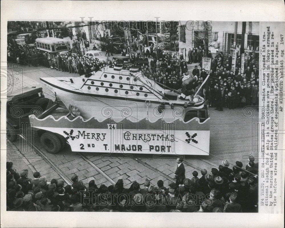 1947 Press Photo Santa Claus Christmas eve parade Tokyo Parade - Historic Images