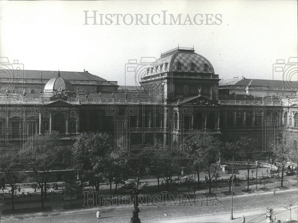 1965 Press Photo Das Bild Zeigt die wiener university Herzog Rudolf Federal Von - Historic Images