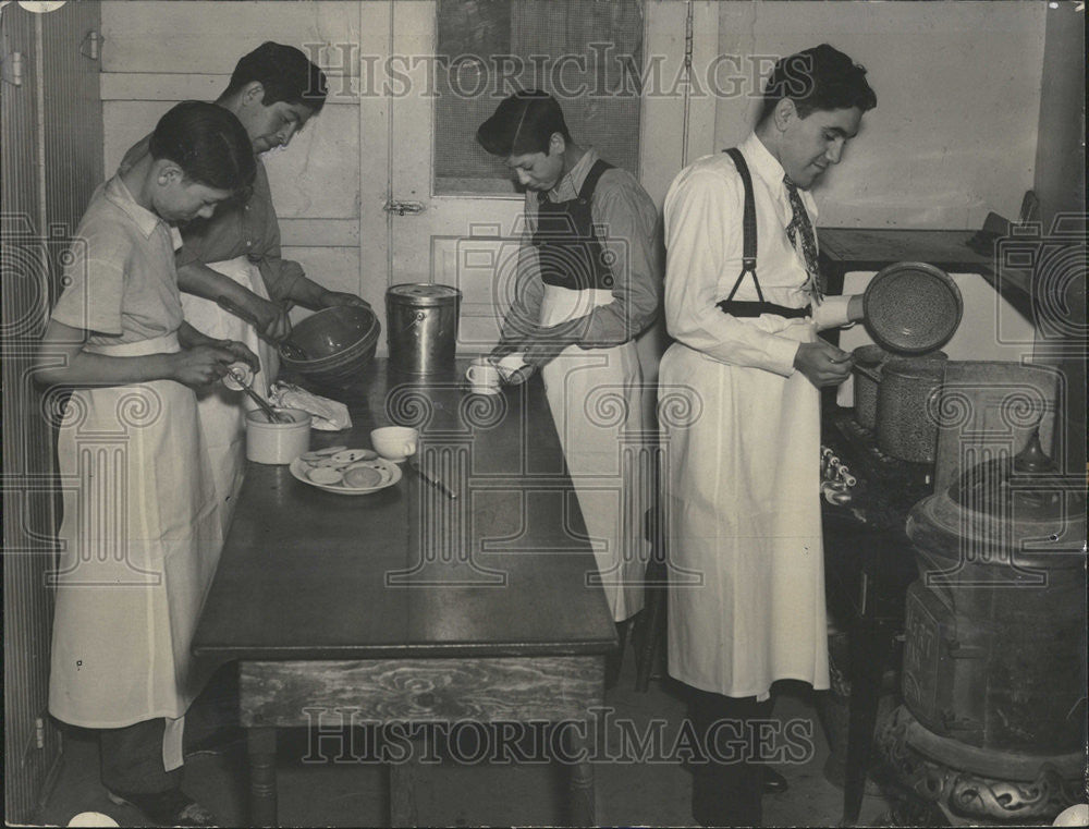 1938 Press Photo Boys Cook At Rude Community Center - Historic Images