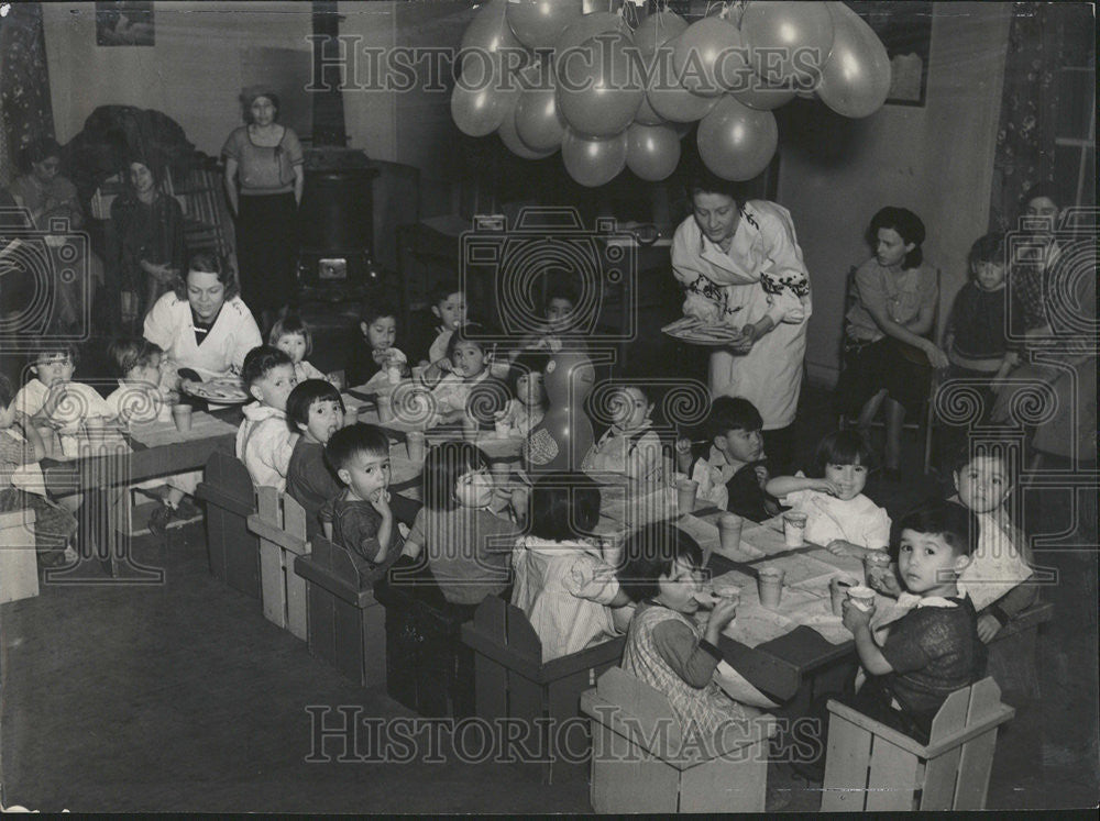 1937 Press Photo William Robinson Eastern Eggs Rude Park Betty Davis Federal - Historic Images