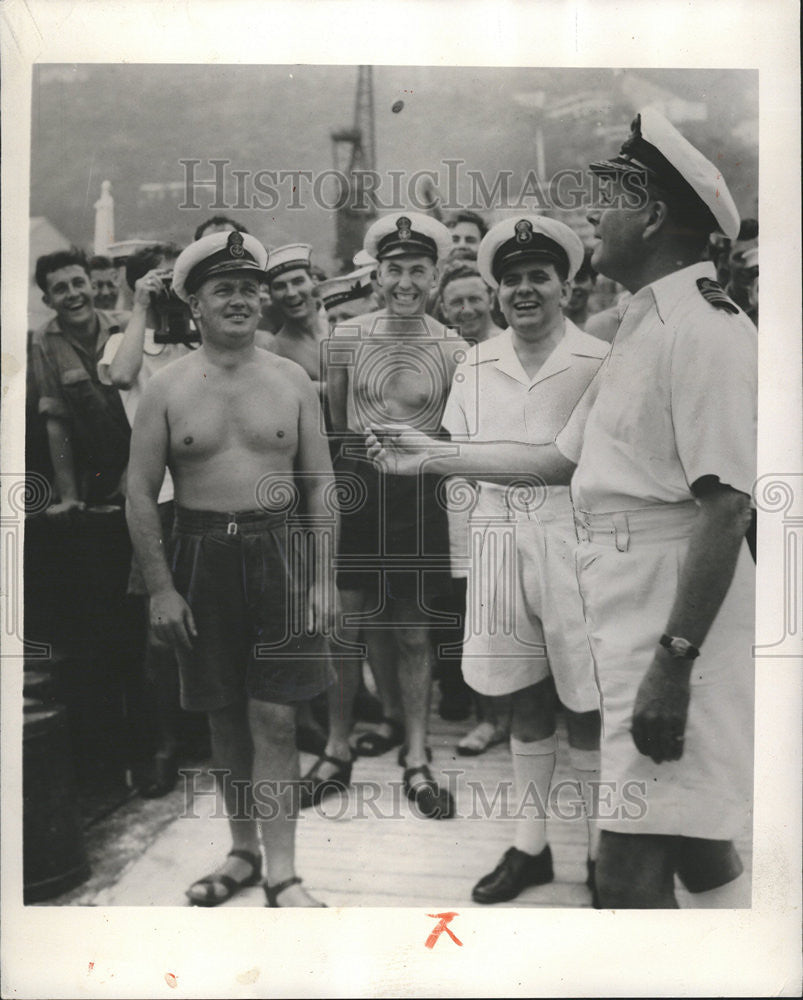 1954 Press Photo Birmingham Chatham England Home Port Sailors Flip - Historic Images