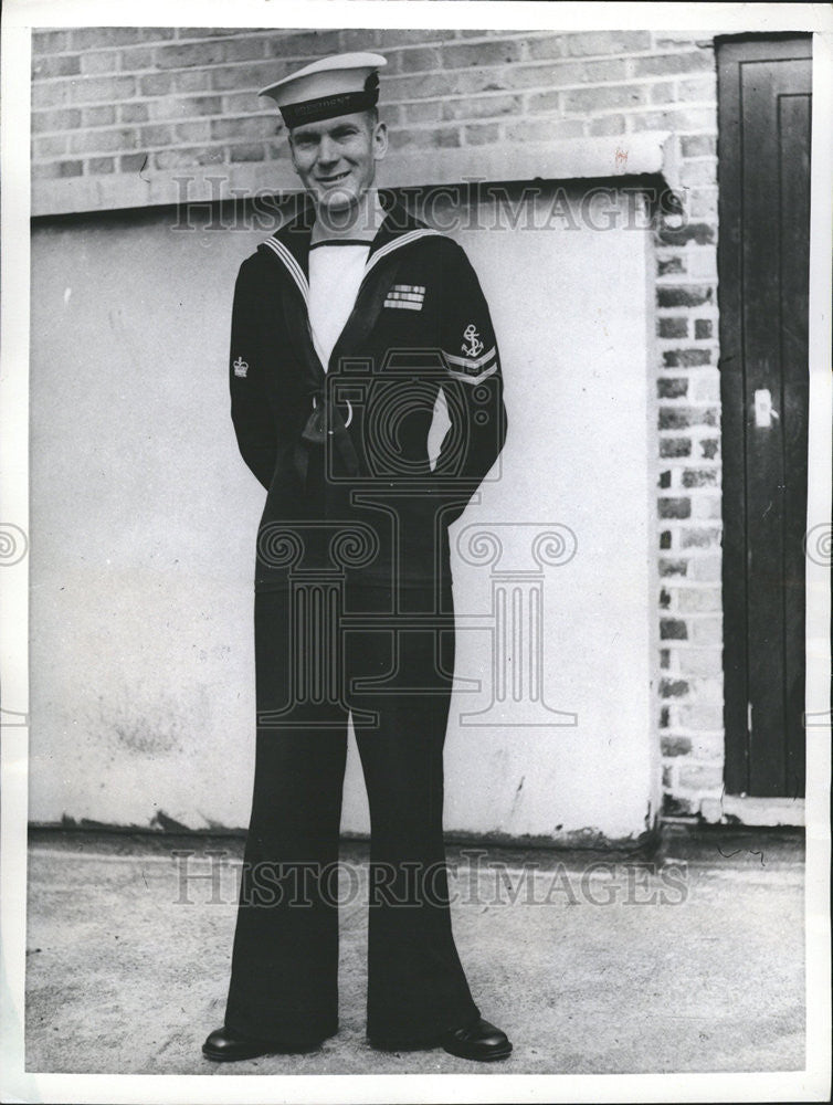 1956 Press Photo British Smiling Jack Tar Royal Navy Seamen Uniform Wears - Historic Images