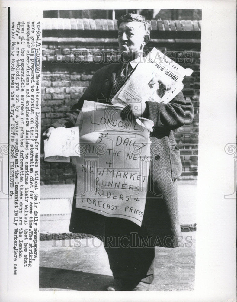 1955 Press Photo Straved Londoners Newspaper Sole Vendor Monty Roth - Historic Images