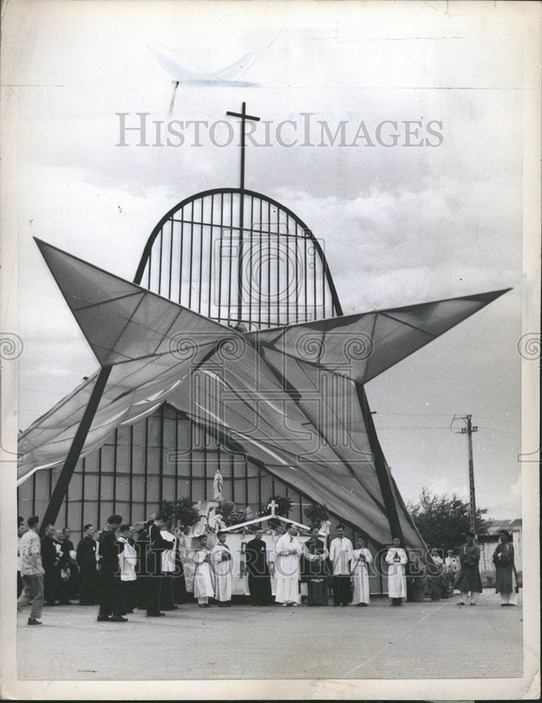 1958 Press Photo Saigon Flown Rome Italy Dame De eneath Viet Nam - Historic Images