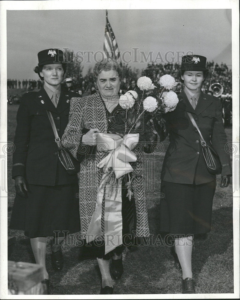 1942 Press Photo Navy Cadets Mothers Felicitation Regis Stadium Denver - Historic Images