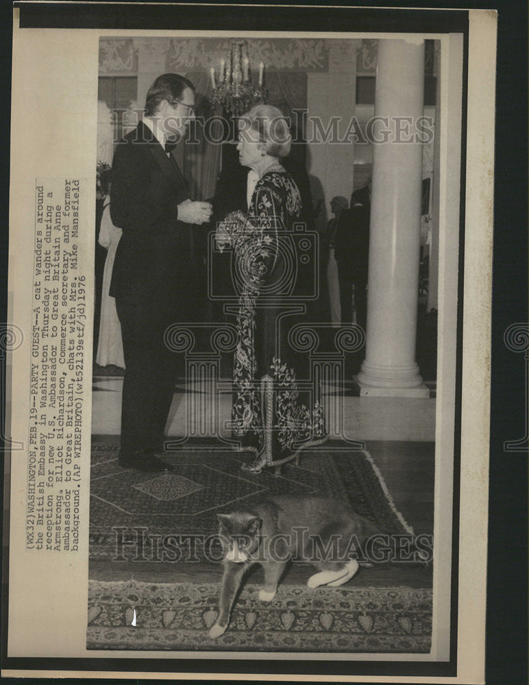 1976 Press Photo Cat At British Embassy Reception Richardson Mansfield - Historic Images