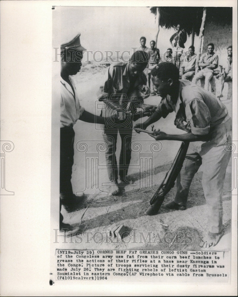 1964 Press Photo Soldiers Congolese army Congo Kasenga Rifles Grease Corned - Historic Images