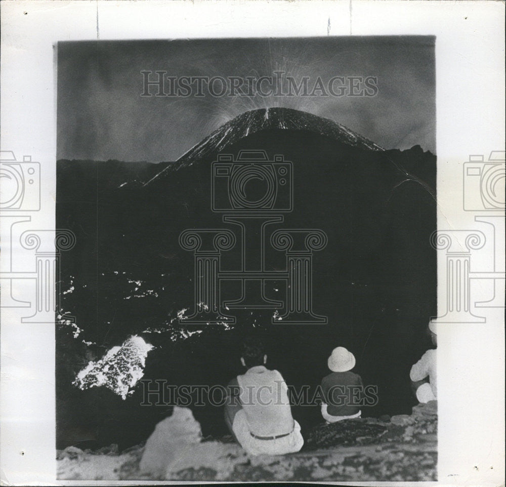 1950 Press Photo Mount Mihara Volcano Oshima Island Japan - Historic Images