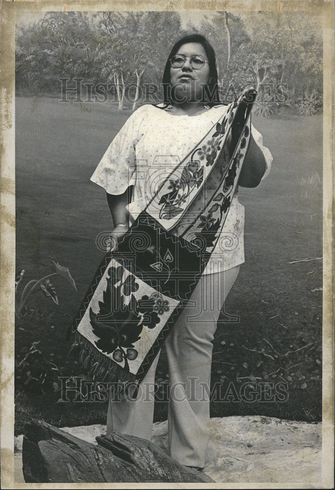 1975 Press Photo Native American Indian Folk Art Craft - Historic Images