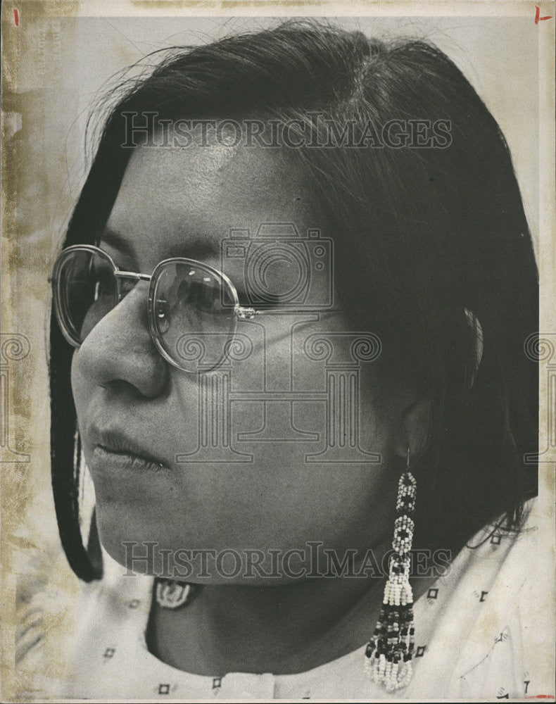 1975 Press Photo Native American Art Craft Jewelry Earring - Historic Images