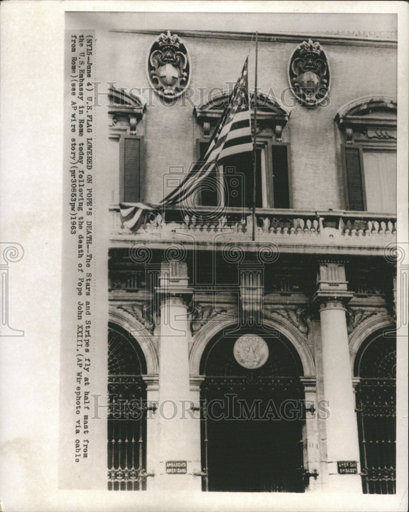 1963 Press Photo American Embassy Flag Rome Italy - Historic Images