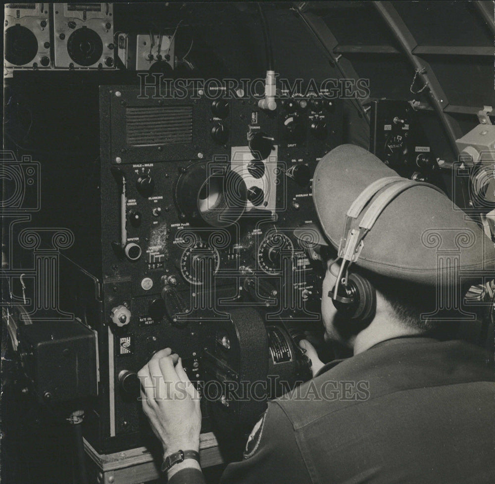 1937 Press Photo Airborne Instrument Photographic Equipment - Historic Images