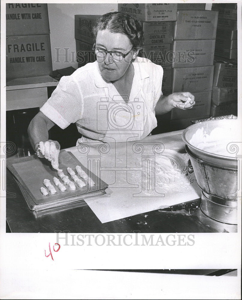 1957 Press Photo White Vegetable Coating Dip - Historic Images