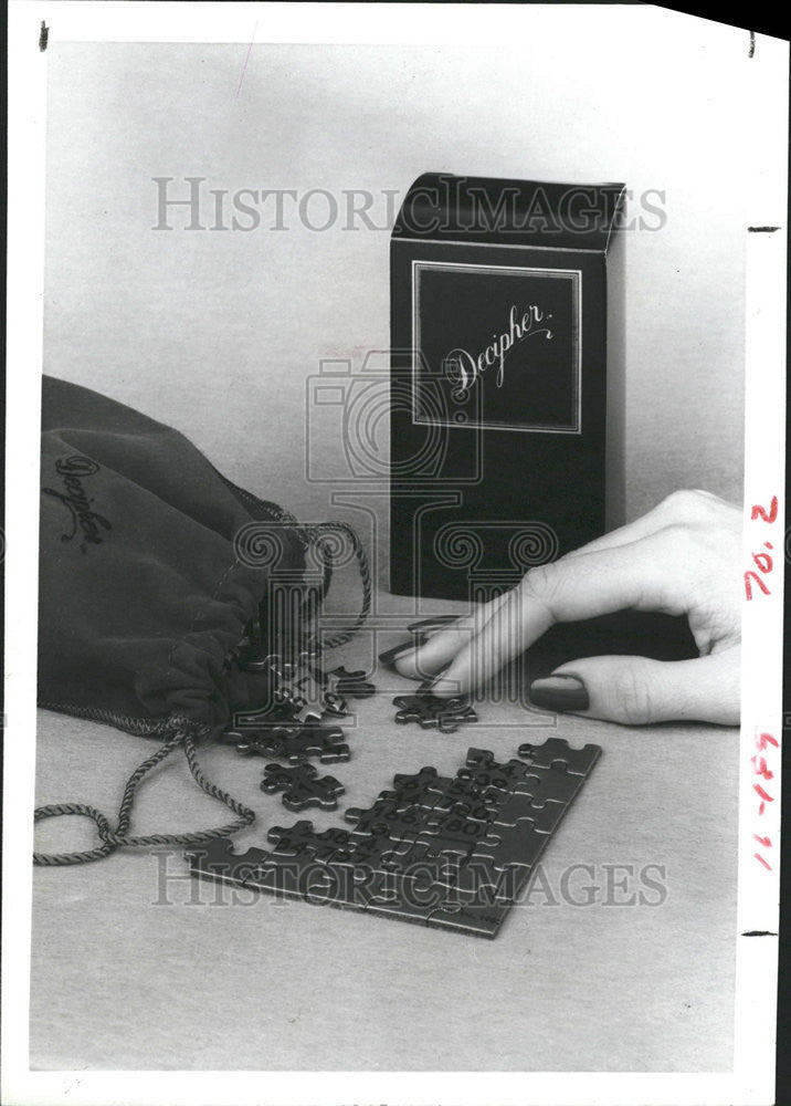 1983 Press Photo Decipher/Coded Jigsaw Puzzle/Warren Holland/$100,000 Prize - Historic Images