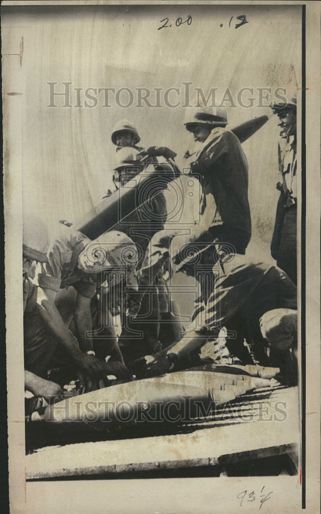 1979 Press Photo Israeli Soldiers Loading 160MM Mortars Syria - Historic Images