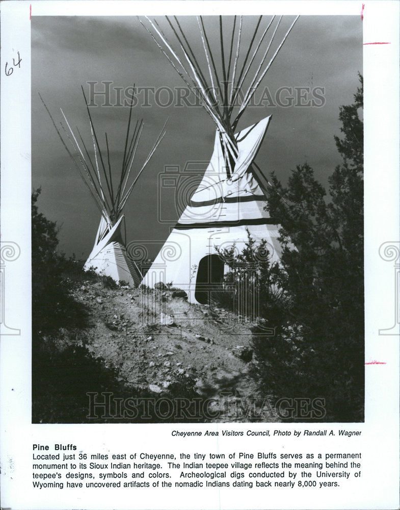 1990 Press Photo Pine Bluffs Locate Mile East Cheyenne Tiny Town Pine Serve - Historic Images