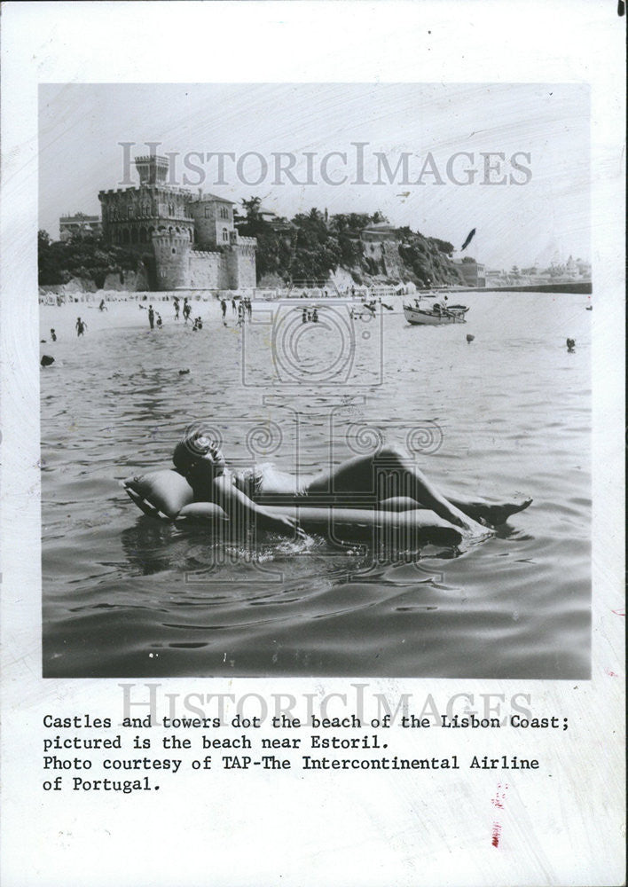 1985 Press Photo Portugal Europe American tourists castles towers beach - Historic Images