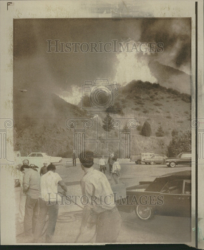 1970 Press Photo Fire Races Through Malibu Hills - Historic Images