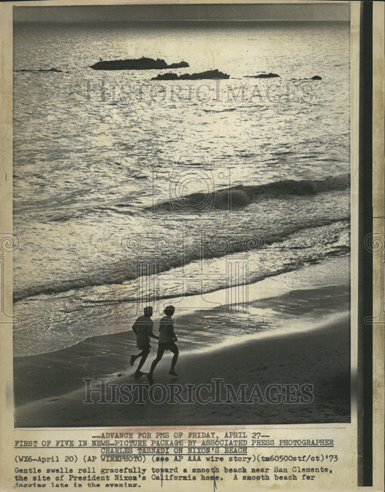 1973 Press Photo Gentle Swells Roll Gracefully Smooth Beach Near San Clemente - Historic Images