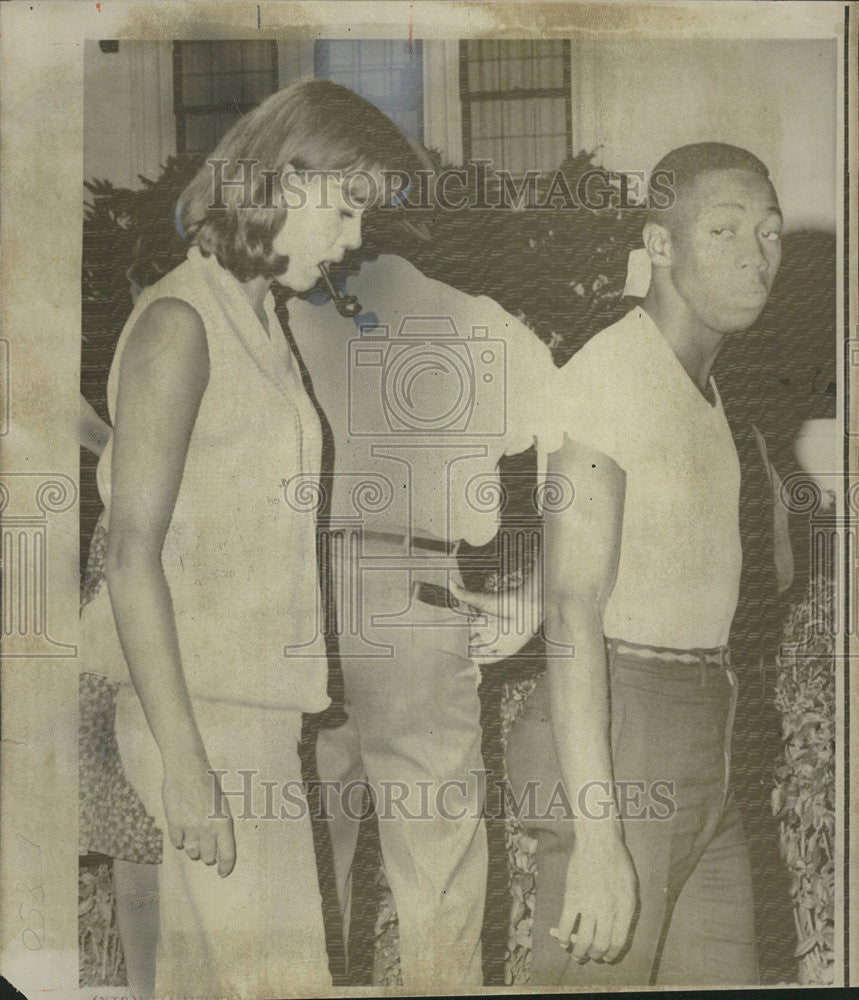 1966 Press Photo Circuit Judge Seraphim civil rights demonstration Milwaukee - Historic Images