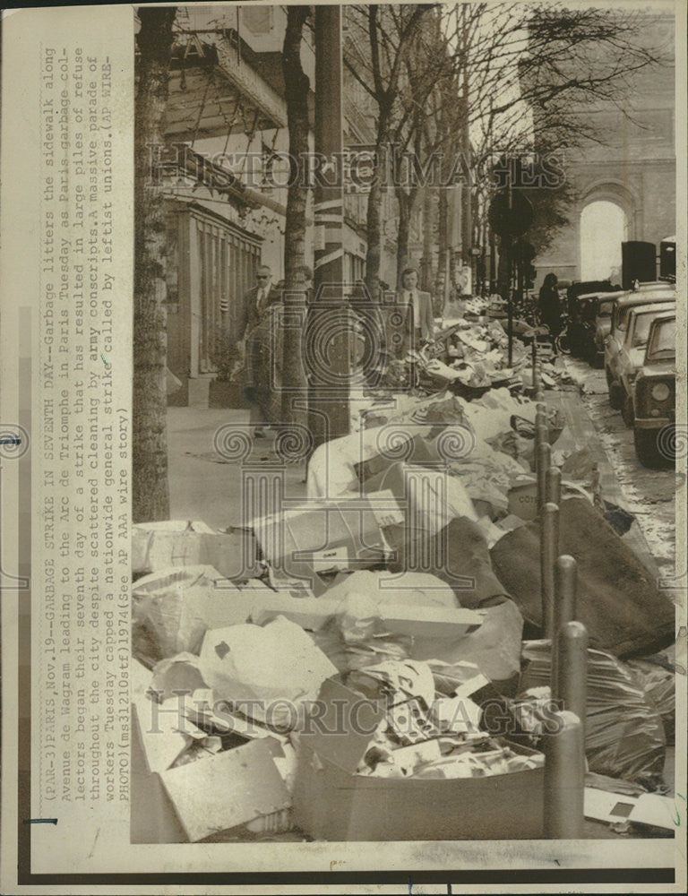 1974 Press Photo Paris City France Garbage Workers Strike - Historic Images