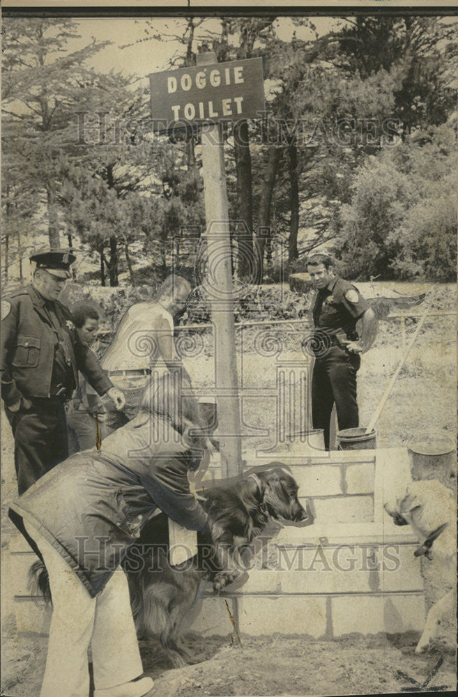 1975 Press Photo First Comfort Station for Dogs Opened in Golden Gate Park - Historic Images