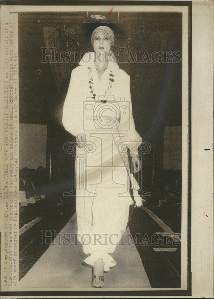 1976 Press Photo Spring Summer Fashion Cady Wire waist Silk Scarf Ankle Martieri - Historic Images