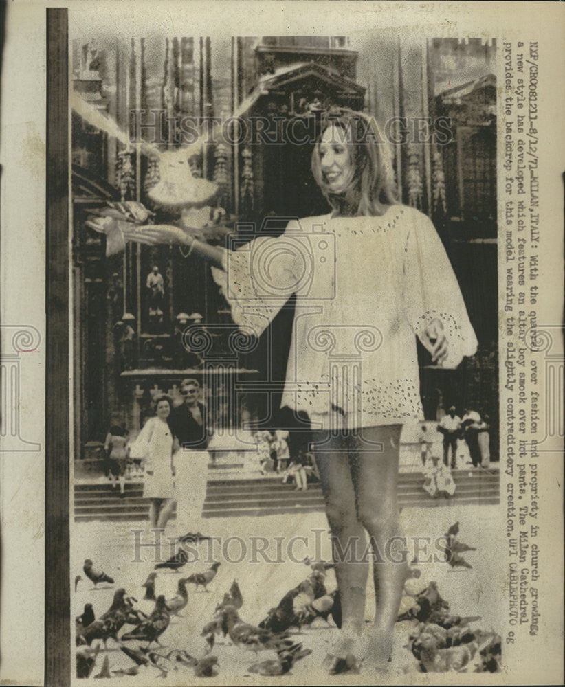 1971 Press Photo Quarrel Over Fashion church growing Boy Smock Hot Pants - Historic Images