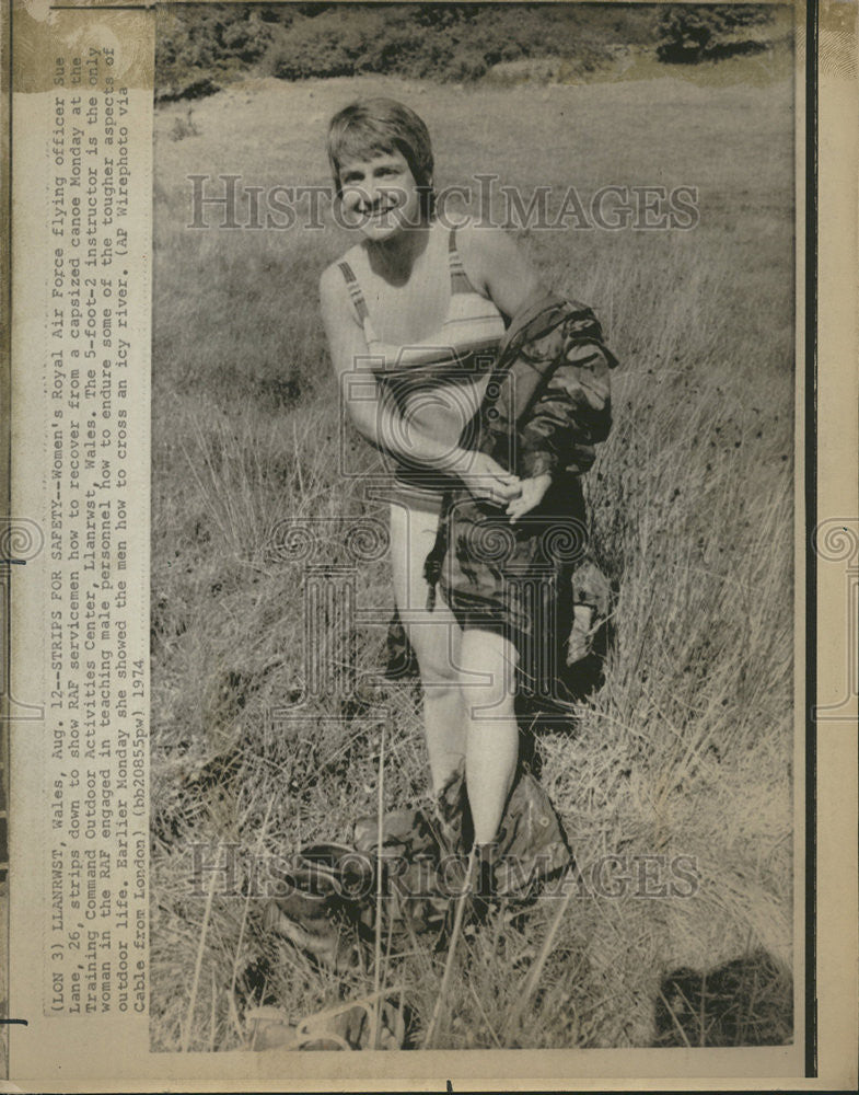 1974 Press Photo Woman&#39;s Royal AirForce Flying Officer Sue Lane - Historic Images