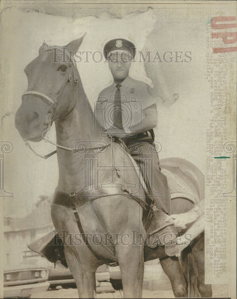 1974 Press Photo Leray Charier Detroit Police department head horse ride agenda - Historic Images