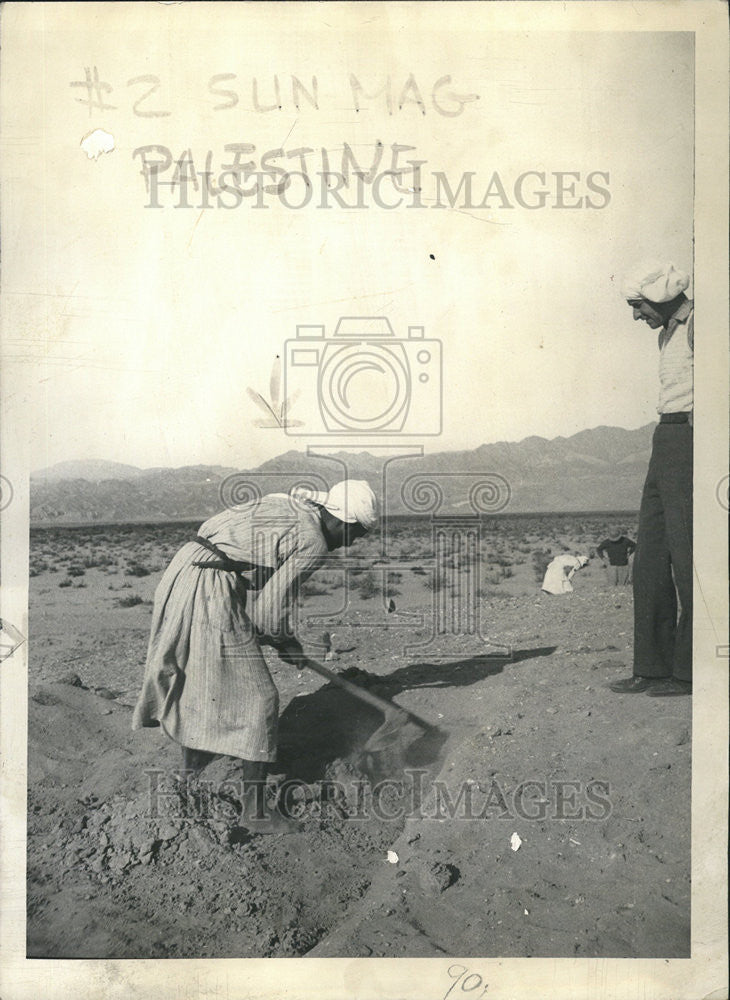 1938 Press Photo Native Worker Begin Preliminary Sound Site Prove Ezion Gebir - Historic Images