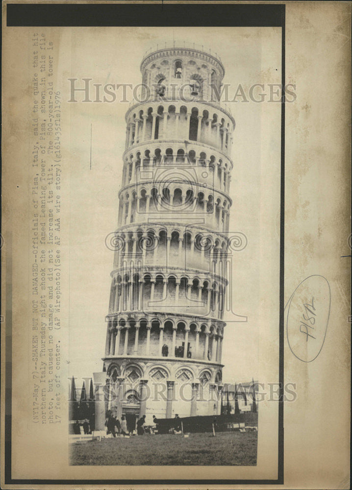 1976 Press Photo Northern Italy Pisa Leaning Tower Damage Quake - Historic Images