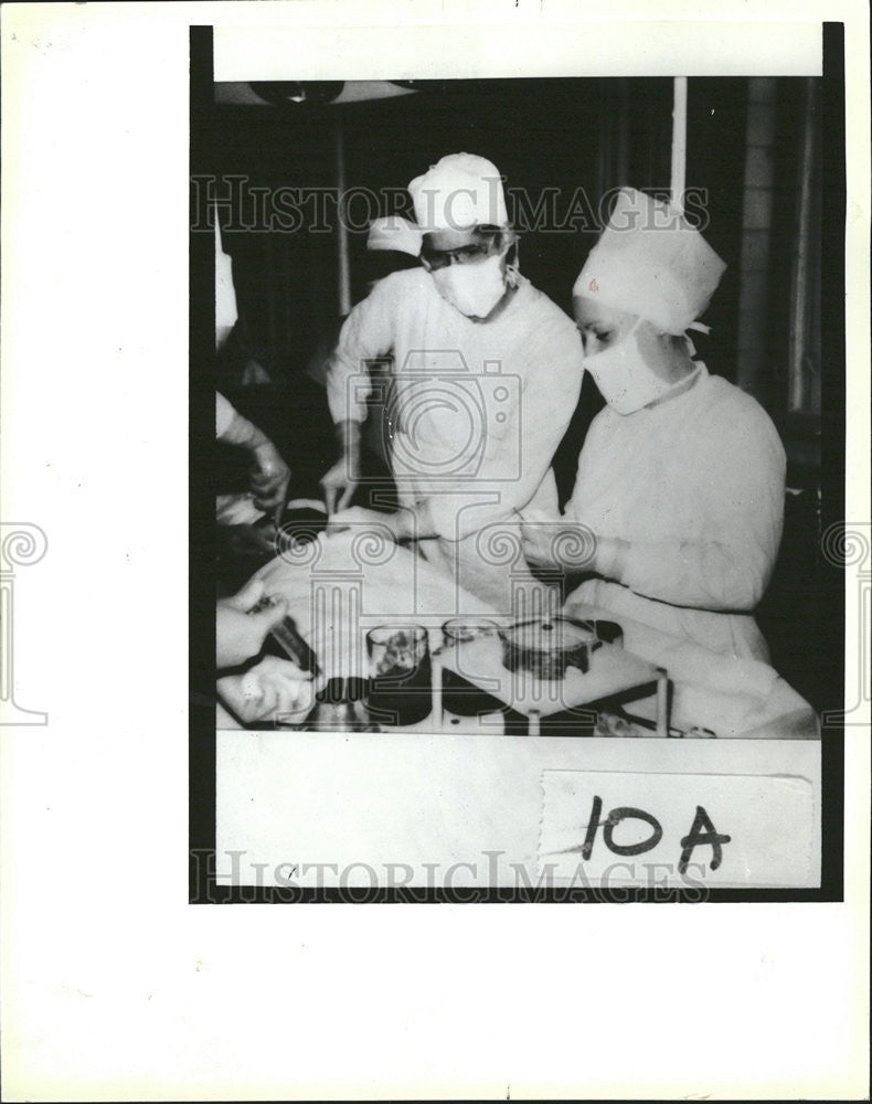 1986 Press Photo Dr Robert Gale International Bone Marrow Registry Moscow Phone - Historic Images