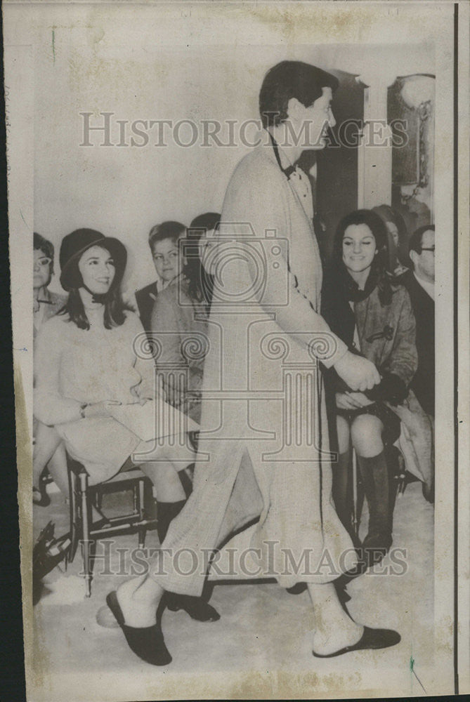 1967 Press Photo Evening Fashions For Men At Italian Spring Fashion Show - Historic Images