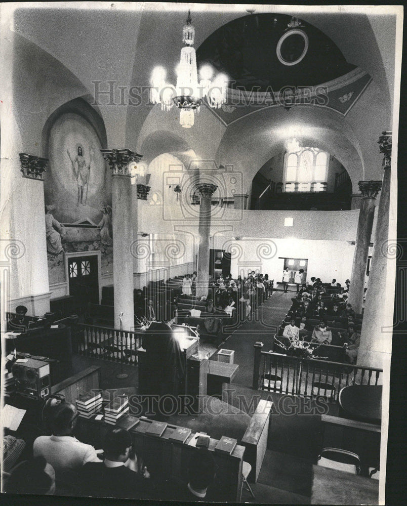 1973 Press Photo Koinonia Missionary Baptist Church Greek Orthodox Brown Pulpit - Historic Images