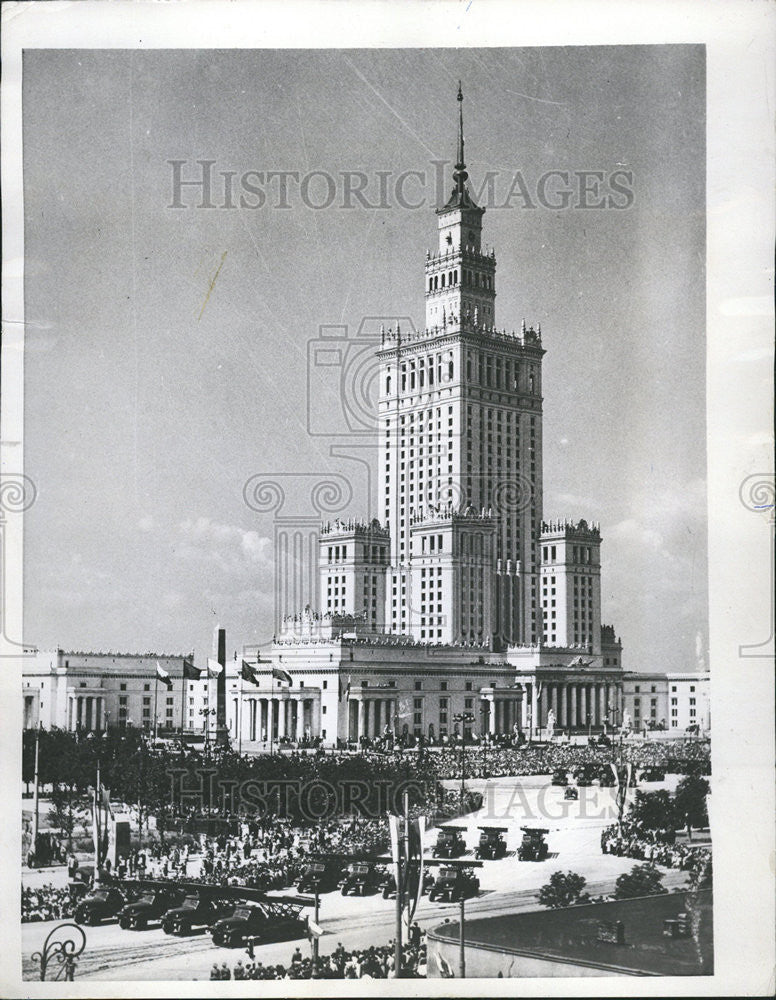 1956 Press Photo Warsaw Defiles Square Palace Culture science Poland parade - Historic Images