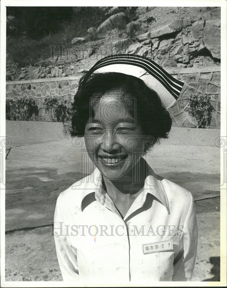 1980 Press Photo Henry Gill Office Nurse Quemay hospital - Historic Images