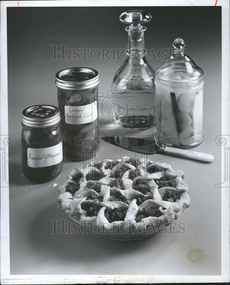 1975 Press Photo Summer's Bounty, Preserved In Traditional American Style - Historic Images