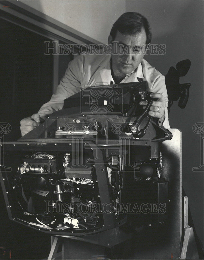 1986 Press Photo Eyes targeting system US Army Cobra helicopter pilots Hughes - Historic Images