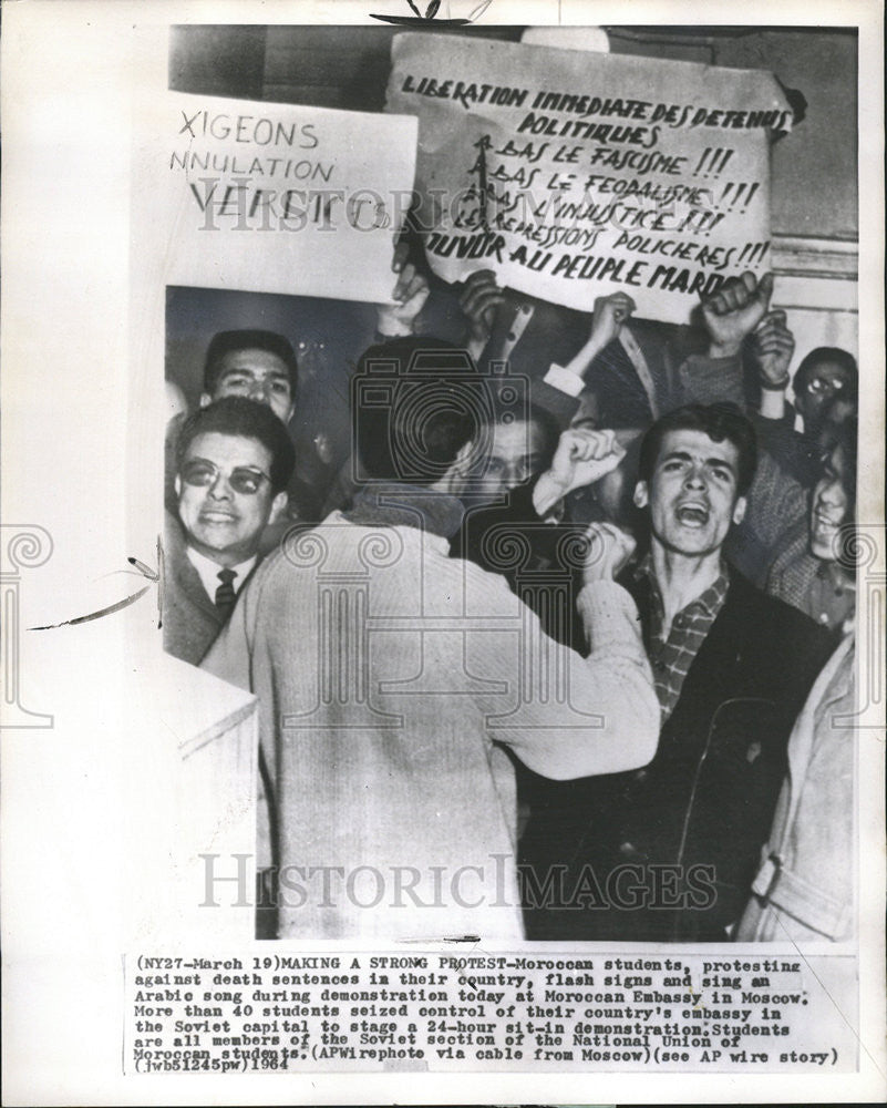 1964 Press Photo Moroccan Students country flash signs demonstration Moscow - Historic Images