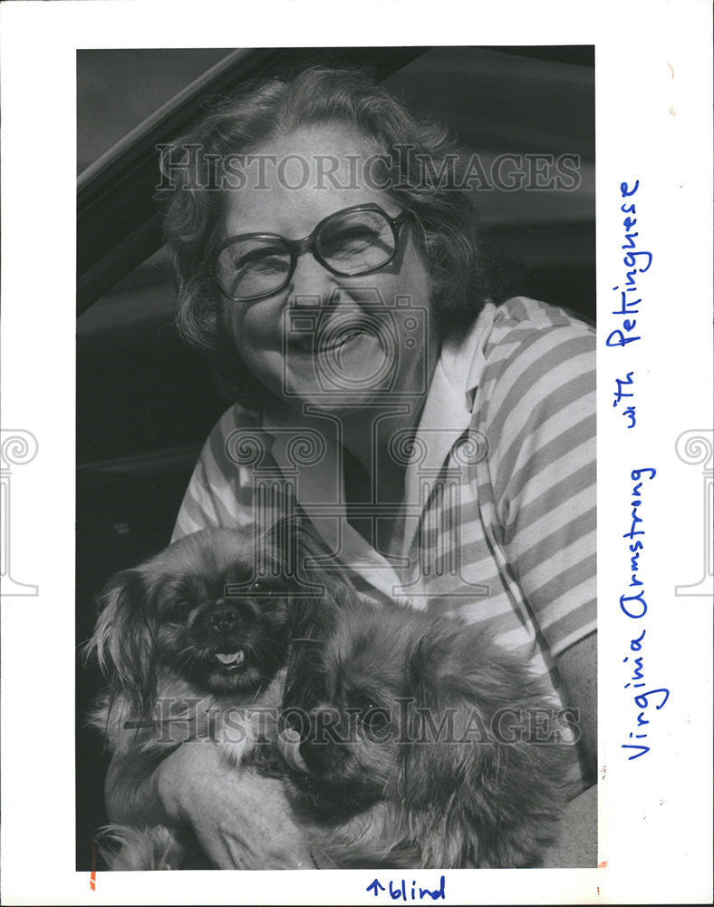 1984 Press Photo Virginia Armstrong with two Pekingese dogs, other dog is blind. - Historic Images