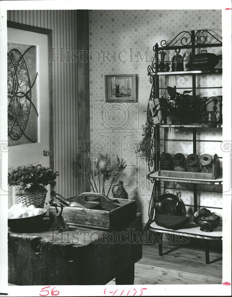 1986 Press Photo A French Baker&#39;s Rack: Charming And Practical - Historic Images