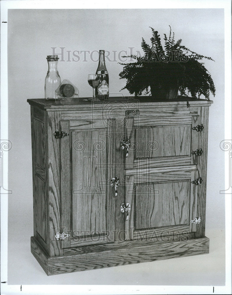 1991 Press Photo Chest and cabinet - Historic Images